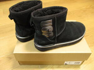 【国内正規品】★ＵＧＧ　アグ　　クラシックミニ　ロゴ　黒　６