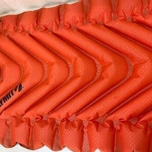 展示品 KLYMIT クライミット インシュレーテッド スタティックV インフレータブル スリーピングパッド - オレンジの画像2