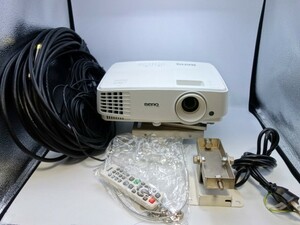 プロジェクター００１★中古　BenQ MW526 （DLP方式 3200lm WXGA）　天井取付金具付　ケーブル付属しますが未チェックのため保証なし