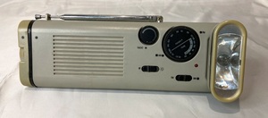 * Showa Retro [ electrification * operation verification settled ]*AM/FM radio attaching flashlight UK.REG.DES.no2018650/ outdoor / mobile radio / disaster prevention supplies / rare goods /Fb5_YPP