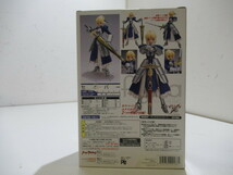 同梱不可【N送900円】6697　figma　003 セイバー 甲冑 ver.　Fate/Stay night フィギュア　箱ヤケあり　未開封　マックスファクトリー_画像3