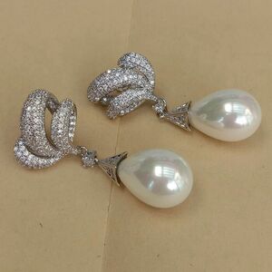  &lt;new&gt; White Sea Shell Pearl Pearl Zirconia Stud Peercon Dangle Long Out Dance Present Party