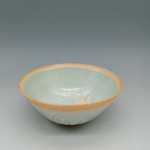 【旭】 青磁　影青釉模様紋碗　茶碗　鉢　口径14.5cm,高6.5cm,197ｇ