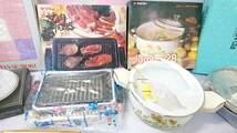 【未使用品～USED品】マット 焼肉料理器 鍋 タオル ブランケット 他 生活雑貨 大量おまとめセット/銘々皿/水切りネット/カップ他/14-RMP28_画像3