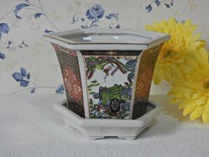  hexagon plant pot . gorgeous . gold finishing. . place car . pattern.( saucer attaching ) planter set 