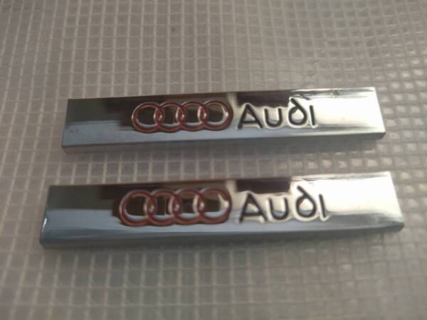 【ゆうパケット送料込】AUDI(アウディ) エンブレムプレート 縦1.0cm×横6.0cm 2枚組 金属製
