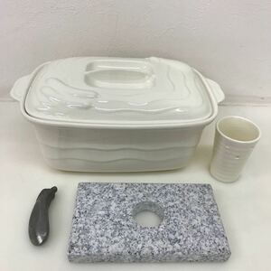 136　保管品　冷蔵庫　角ぬか漬け鉢　陶器　保存容器　つけもと㈱　ぬか漬け　冷蔵保存　ホワイト　水切り付　おもし石付　中古