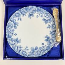 １円〜 【新品・未使用】KURIYAMA シェリーエクシード BLUE&WHITE 食器 プレート 皿 花柄 洋食器 金メッキ_画像2