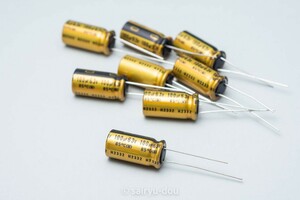 ニチコンFG（ファインゴールド）63V／100μF　アルミ電解コンデンサ　新品8個セットA