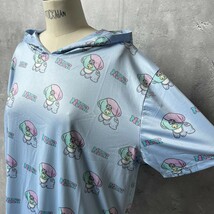 新品 希少 非売品 NIER CLOTHING ニーア クロージング / ONEくん ストレッチ 半袖 パーカー / ユニセックス F / 水色 キャラクター 総柄_画像4