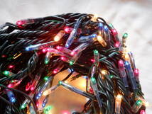５．　クリスマスライト　イルミネーションライト　３００球 　コントローラー付き　　カラー球（赤、青、黄、緑）　　新品　　未使用品_画像4