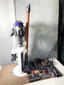 ◎★ 中古★付属品多数！★ Dyson ダイソン コードレスクリーナー dyson cyclone V10 Fluffy【dyson SV12】CPEU