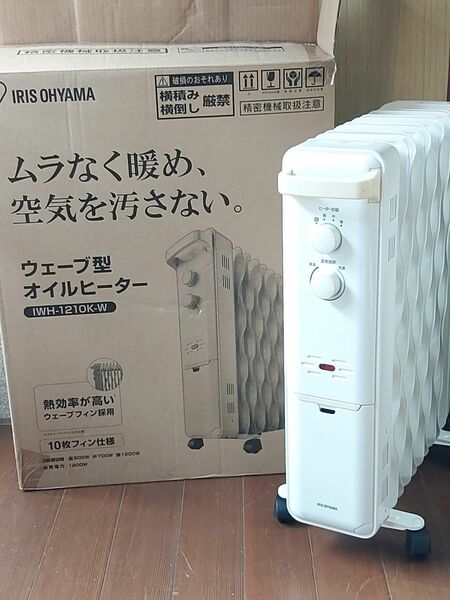 送料込　IRIS OHYAMAムラなく暖め、 空気を汚さない。ウェーブ型 オイルヒーター　IWH-1210K-W