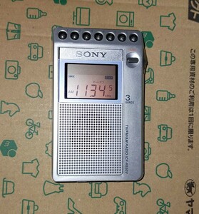 ICF-R550V SONY ソニー 美品 受信確認済 AM FM ワイドFM ポケットラジオ 名刺サイズ 通勤 競馬 防災 登山 旅行 ハイキング 出張 356415