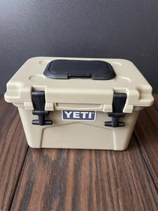 YETI風クーラーボックス型ウエットティッシュケース　色:ベージュ