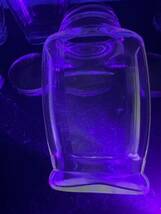 裏蓋が面白い 古い水飴瓶 ウランガラス ガラス瓶 ブリキフタ まとめて空瓶 蓋付 レトロ 和硝子 _画像5