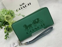 コーチ COACH 長財布 財布 レディース メンズ グリーン エンボス レザー ストラップ付き ロング ジップ ホースキャリッジ 馬車 C5889 C225_画像2