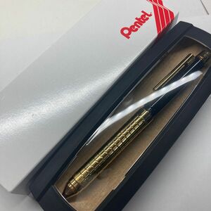 シャーボX 40周年限定　ゴールド　3色ボールペン　シャープペンシル