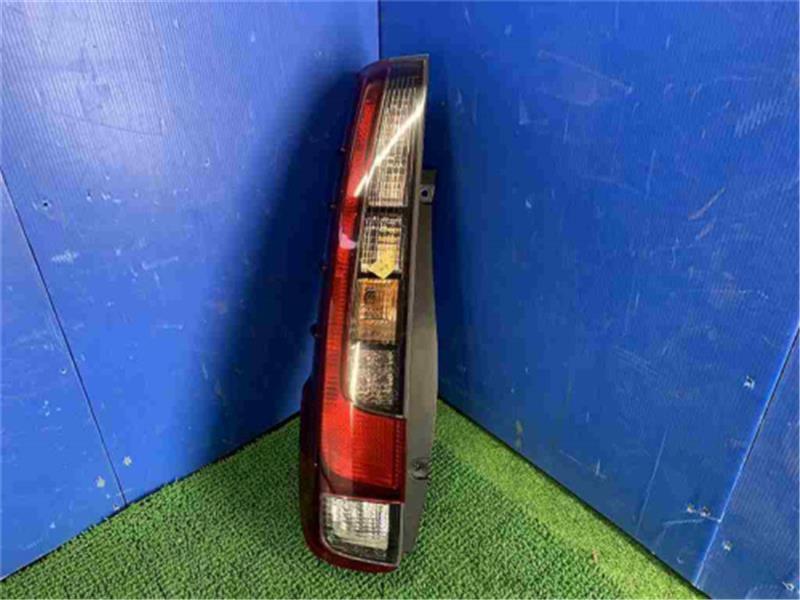 トヨタ 純正 エスクァイア 《 ZRR85G 》 左テールランプ P11400-23003634