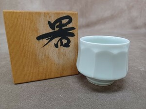 石飛勝久 白磁 白磁面取り？ 陶器 和食器 湯のみ？ 酒器？ キッチン コレクション 共箱あり 日本伝統 工芸品 奈良発 直接引取り可 