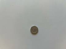 イギリス 20ペンス UK 英国コイン エリザベス女王 1982年 本物硬貨 21.4mm 5gram_画像1