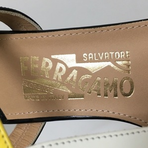 サルバトーレフェラガモ SalvatoreFerragamo サンダル 4 1/2C - エナメル（レザー） 黒×白×イエロー レディース 靴の画像5