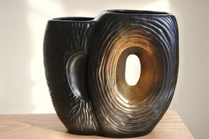 送料無料 和モダン 花器 陶器製 ブラック＆ゴールド 花瓶 中古品 オブジェ ヴィンテージ インテリア