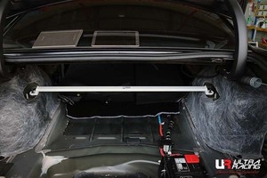 [Ultra Racing] rear tower bar Chrysler 300C - 05/02-11/09 SRT [RE2-3023]