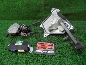 9EX2065 AD1)) トヨタ アイシス ZGM10W　後期型 プラタナ 純正 リア左ドアパワースライドモーター+コンピューター　　85972-44012