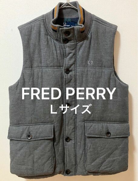 FRED PERRY フレッドペリー　刺繍ロゴ　中綿ベスト