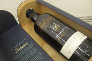 バランタイン リミテッド 700ml 40% 外箱付き スコッチウイスキー 未開栓 Ballantine's RARE LIMITED