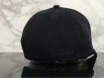 【未使用品】92F★OAKLEY オークリー キャップ 帽子 上品で高級感のあるブラックの伸縮素材にメタル製ロゴ♪《S-M伸縮前57㎝～60㎝位迄》_画像5