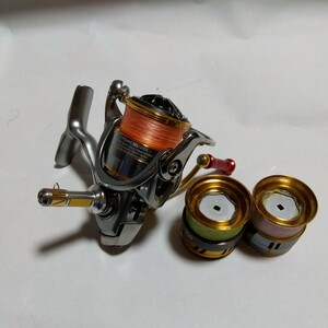 ダイワ　フリームスLT1000S ZPIカスタムハンドル　RCSリールスタンド　替えスプール2個付