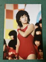 【レア】柏原芳恵　写真　水着赤　もしかして　80年代アイドル _画像1