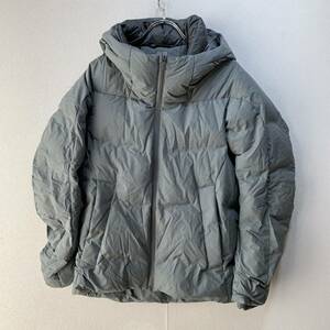 UNIQLO/ユニクロ　シームレスダウン　メンズS　 グレー　無地　ダウン　フェザー　止水ジップ　フード　K3149