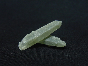 国産鉱物1505 甲武信産クロスした緑水晶 