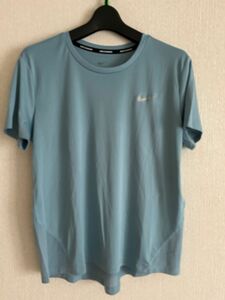 NIKEランニングTシャツ未使用