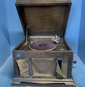 #* Gifu departure gramophone / Showa Retro / antique /.... machine / Manufacturers etc. unknown / hand turning / hand winding /Victor?/ net peeling etc. equipped / present condition goods R4.12/26*