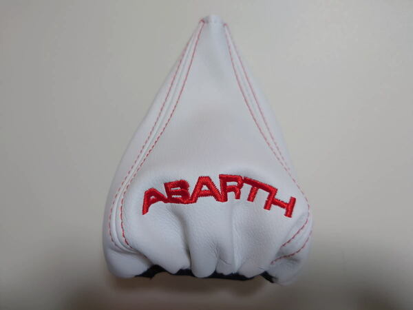 [1点のみ]フィアット アバルト ABARTH レッド刺繍ロゴ入り レザーシフトブーツ 本体：白 赤ステッチ