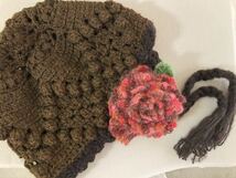 手編み帽子 ニットキャップ ハンドメイド 耳当てニット帽 ウール ブラウン バラのお花 いっぱい _画像5