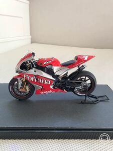 タミヤ 1/12ヤマハ YZR -M1 #7 FORTUNA完成品