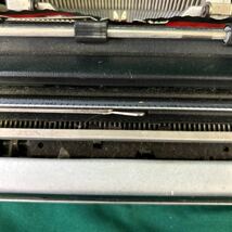 □/レトロなタイプライター/アンティーク/olivetti/lettera DL/中古/長期保管品/ヴィンテージ/レッテラ ライター/オリベッティ /131-70_画像4