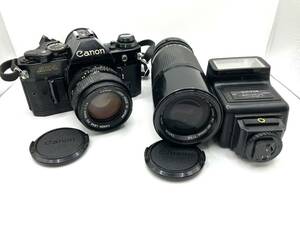 【KT5931】カメラ Canon AE-1 PROGRAM レンズ FD f=50mm 1:1.4付、付属 CANON ZOOM LENS FD 100-200mm 1:5.6、ストロボ SUNPAK auto24DX