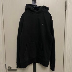 volcom プルパーカー　ブラック　パーカー スウェット 黒　古着 長袖