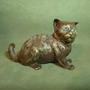 ● ヴィエナブロンズ 猫 GESCHUTZT刻印 19世紀後期～20世紀初 オブジェ ペーパーウエイト 長さ８.７cm 高さ５.５cm 奥行き４.１cm