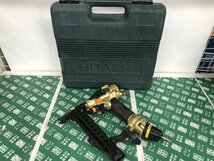 中古品 エア工具 日立工機 38mm高圧フロア用タッカ N3804HMF 4mm幅 エアタッカー ステープルネイラ 高圧 ITJN02LSKMNQ_画像1