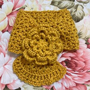  hand made * Mini muffler *. flower * hand-knitted * yellow color *208