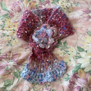 ハンドメイド ☆ミニマフラー☆お花☆手編☆少し長め☆グラデーション☆もこもこ☆K