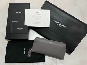 【美品】SAINT LAURENT サンローラン YSLチャーム 長財布 ラウンドファスナー メタルロゴ ロングウォレット グレー