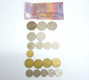 オーストラリア ドル 紙幣 硬貨 5ドル札/1枚 2ドル/1枚 1ドル/4枚 50セント/3枚 20セント/2枚 10セント/4枚 5セント/5枚 13ドル35セント